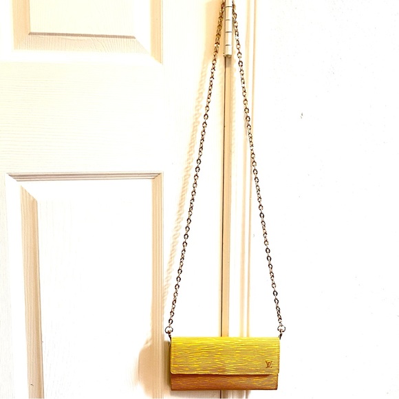 LOUIS VUITTON WALLET ON CHAIN❤️ - Picture 6 of 17